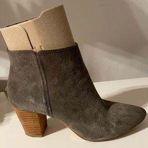 Banana Republic * Grey Suede Ankle Boots * Size 7.5 * 3 inch Wood Stacked Heel *